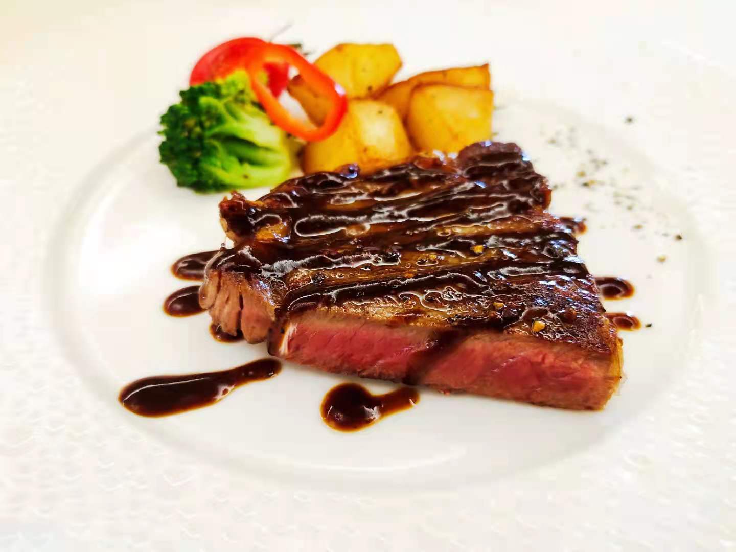 原價(jià)78元的牛排套餐只賣8.88元，吃起來就是個(gè)這？！